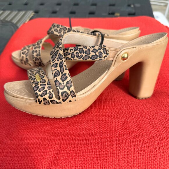 Crocs Women's Cyprus IV Leopard Heels - Womens Size 8 US - Gently Used - Picture 2 of 9